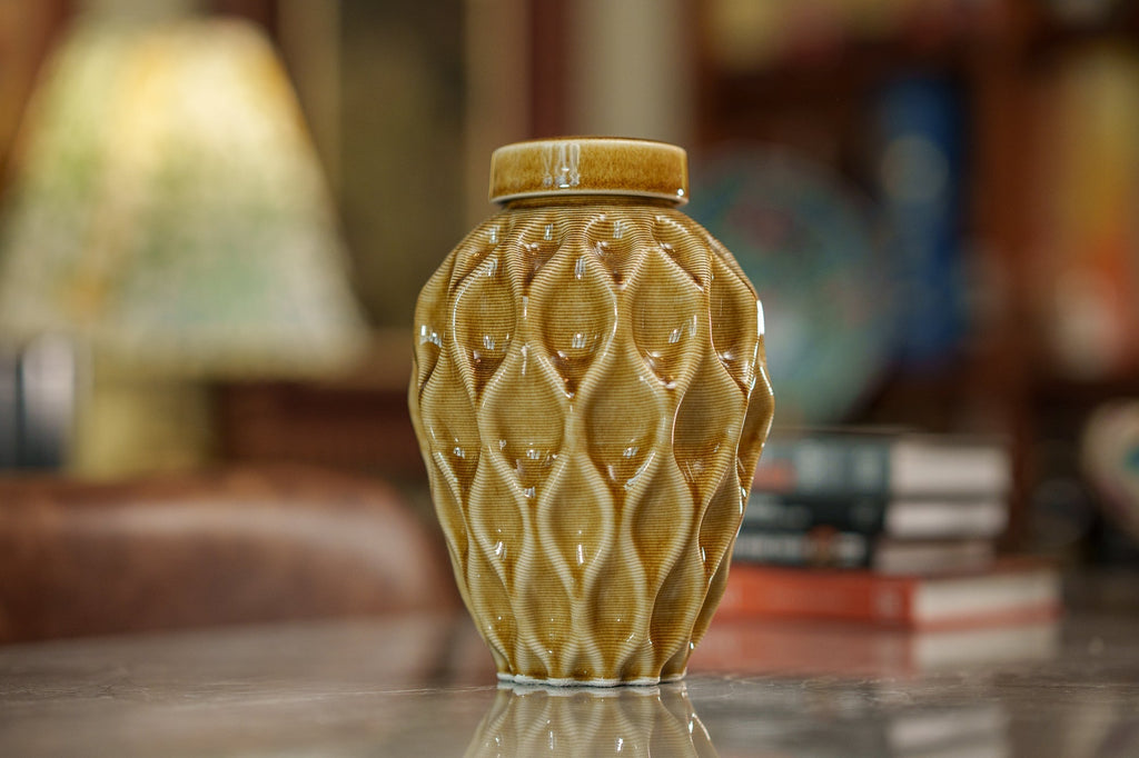 L’Art des Urnes Funéraires Fait Main : Ce Qui Les Rend Uniques