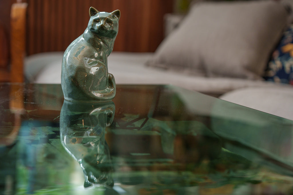Urne Funéraire Chat – "Félix" - Vert huileux tacheté | Urne animaux en céramique