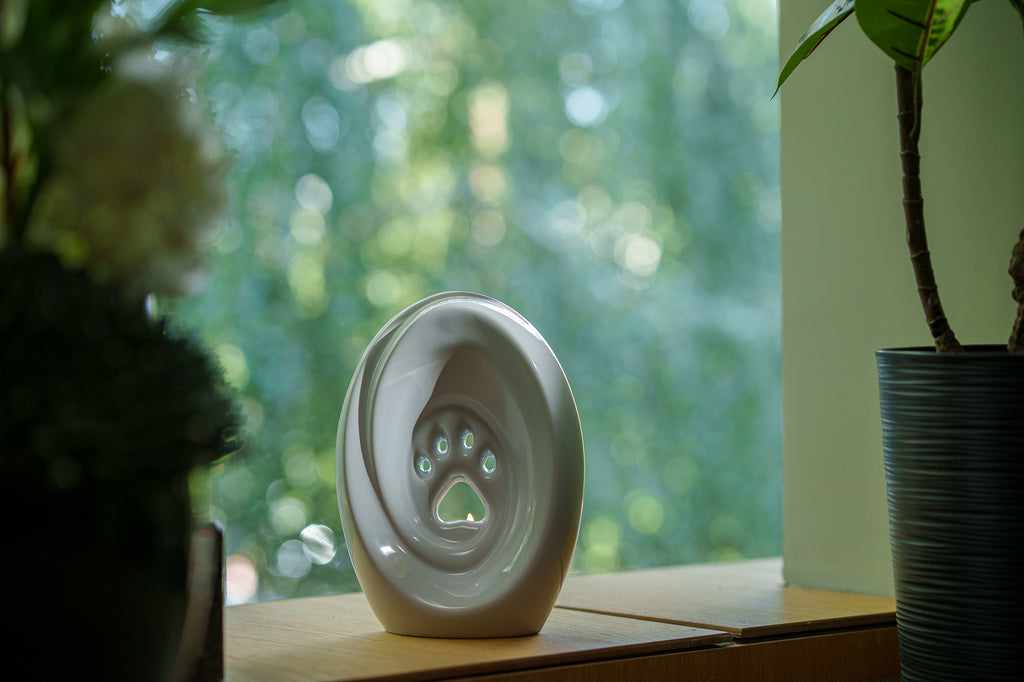 Grande patte avec bougie chauffe-plat - Urne pour cendres - Blanc | Céramique | Fait main