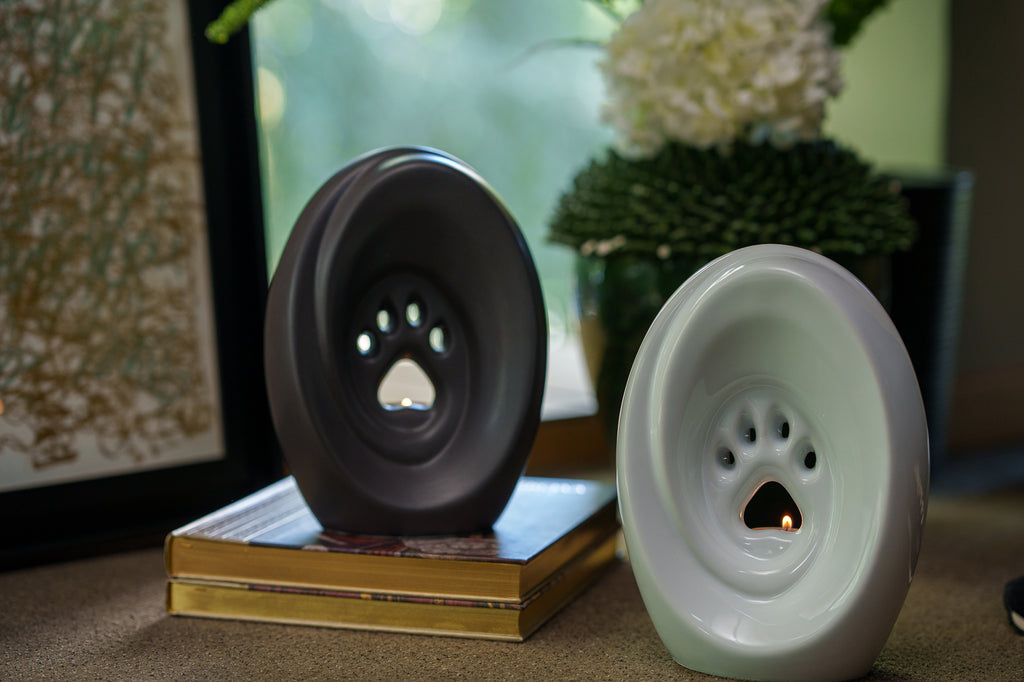 Grande patte avec bougie chauffe-plat - Urne pour cendres - Blanc | Céramique | Fait main