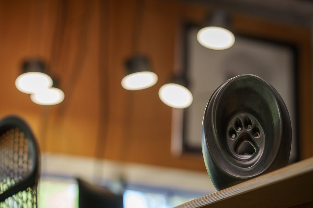 Grande patte avec bougie chauffe-plat - Urne pour cendres - Noir Mat| Céramique | Fait main 