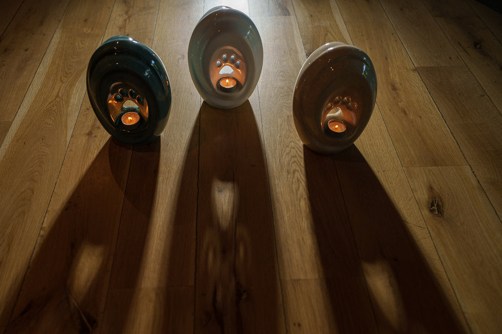 Grande patte avec bougie chauffe-plat - Urne pour cendres - Blanc | Céramique | Fait main